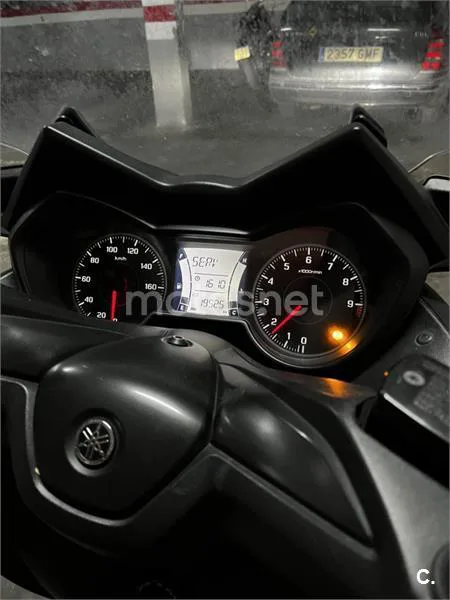 Yamaha XMAX 400 - Vista 3