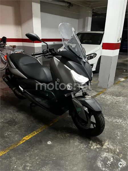 Yamaha XMAX 400 - Vista 4