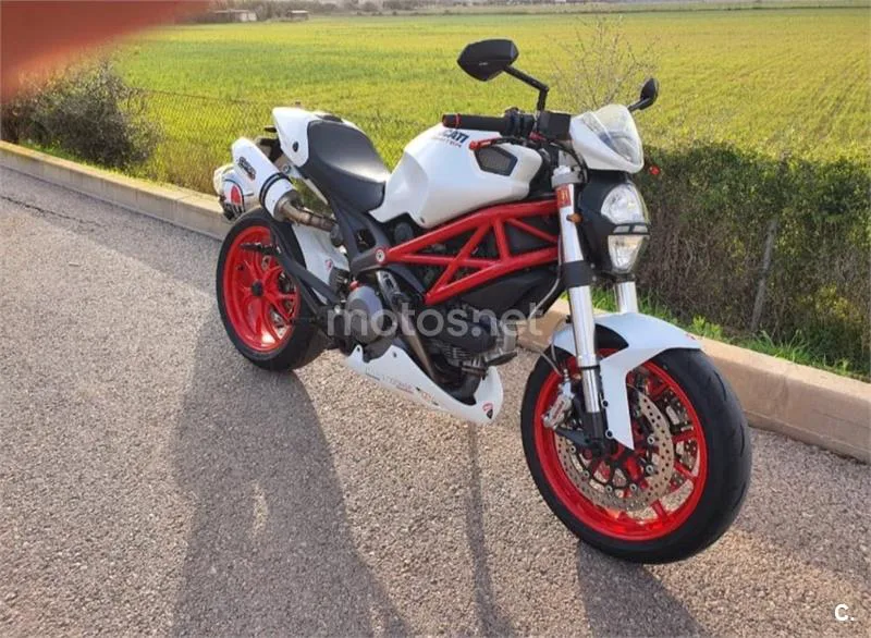 Ducati Monster 796 - Vista 3
