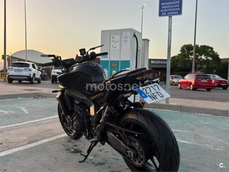 Yamaha MT-09 - Vista 9