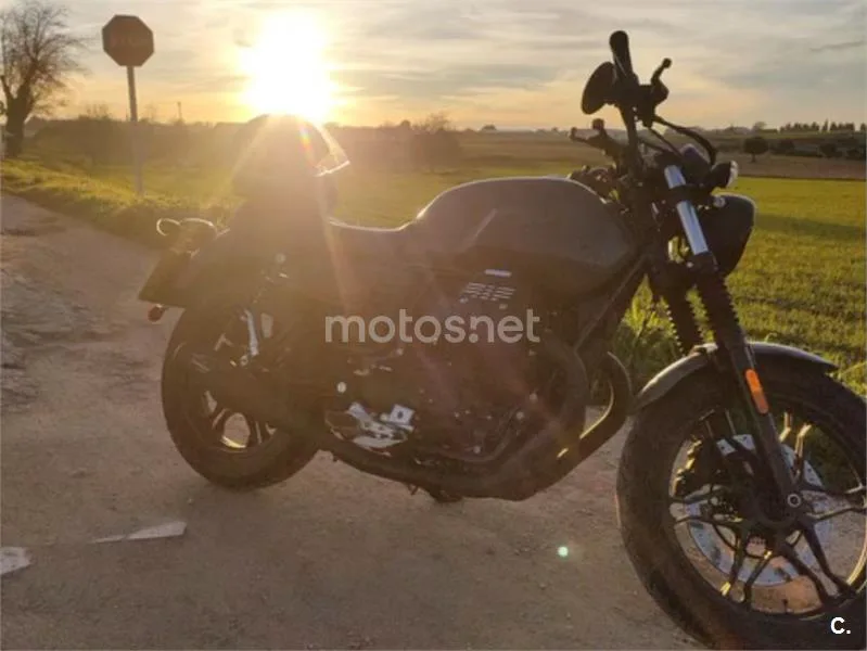 Moto Guzzi V7 III 5500 € 2020 Granada - 1