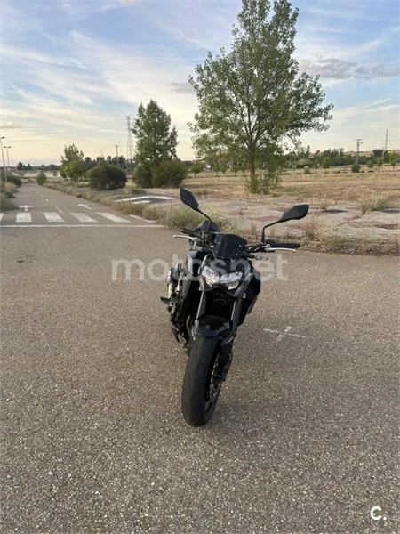 Kawasaki Z900 - Vista 4