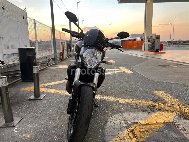Ducati Monster 821 - Vista 3