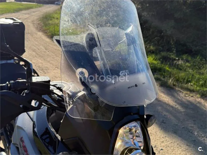 Suzuki V-Strom 1000 - Vista 19