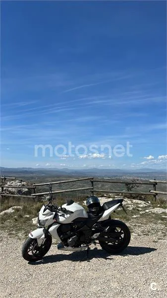 Kawasaki Z750 - Vista 3