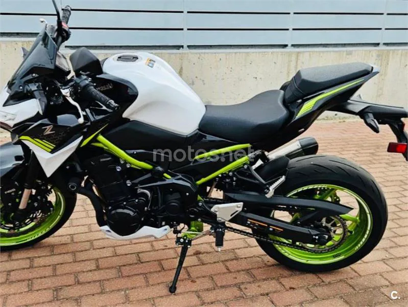 Kawasaki Z900 - Vista 3