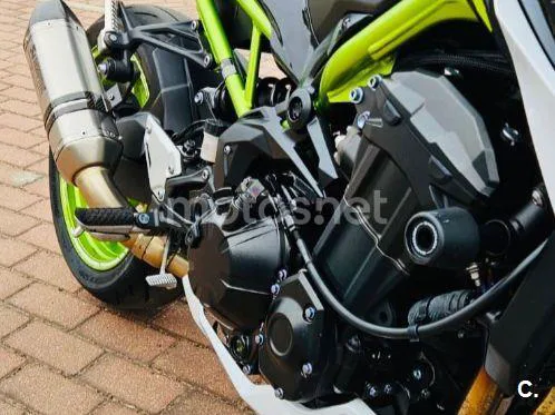 Kawasaki Z900 - Vista 8