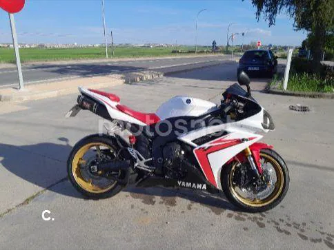 Yamaha YZF-R1 - Vista 4