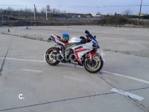 Yamaha YZF-R1 - Vista 5