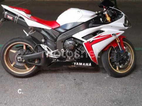 Yamaha YZF-R1 - Vista 6