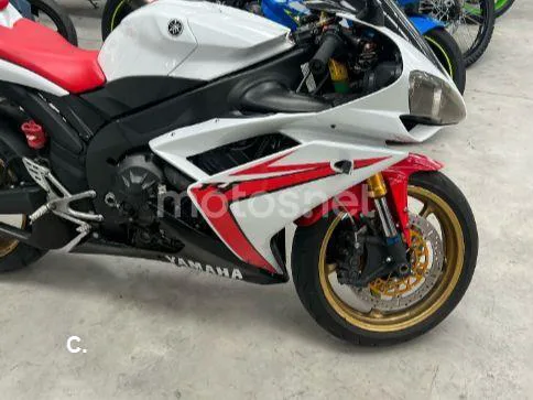 Yamaha YZF-R1 - Vista 7