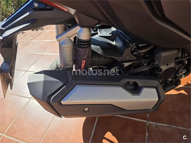 Honda ADV350 - Vista 4