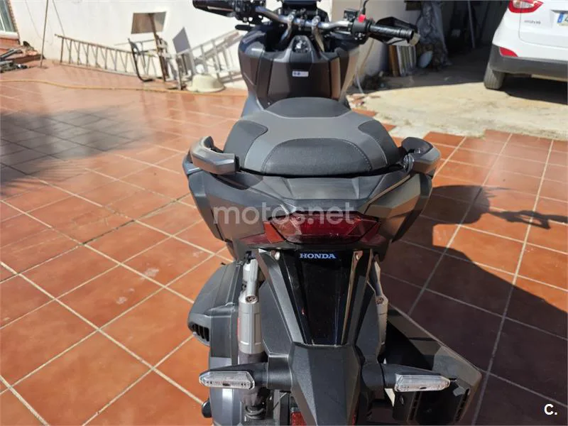 Honda ADV350 - Vista 5
