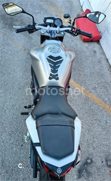 Yamaha FZ1 - Vista 12