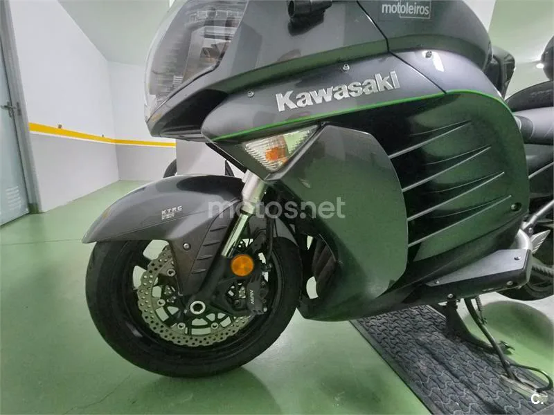 Kawasaki 1400GTR - Vista 5