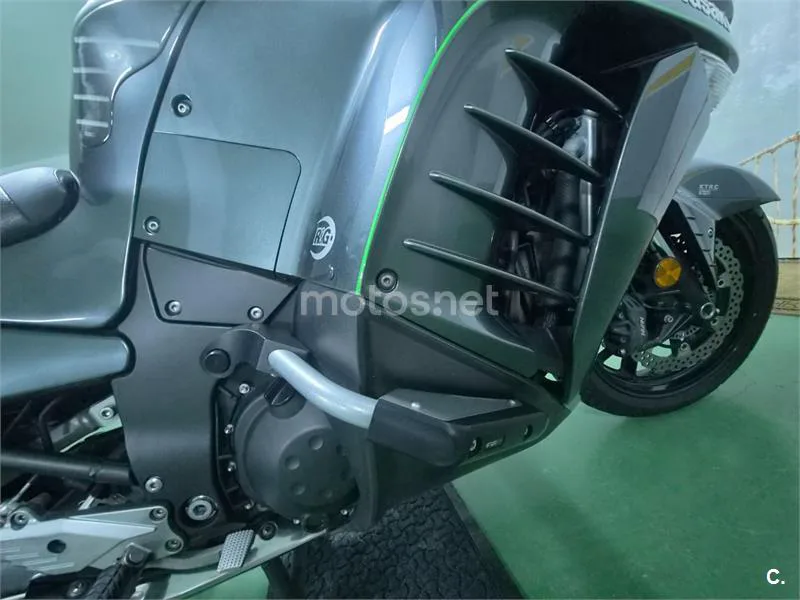 Kawasaki 1400GTR - Vista 9
