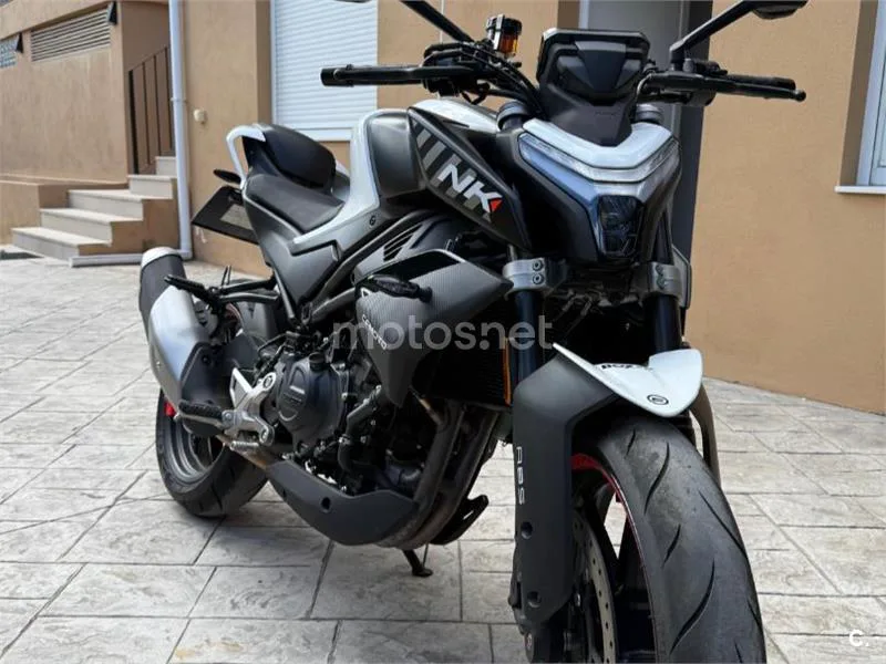 CFMOTO 450NK - Vista 3