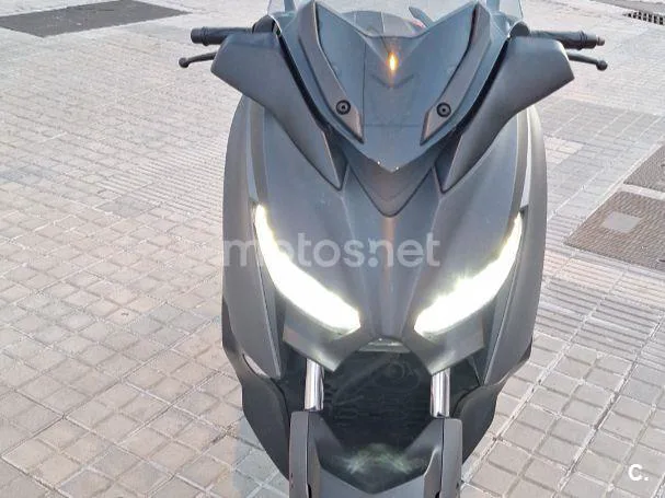 Yamaha XMAX 300 - Vista 3
