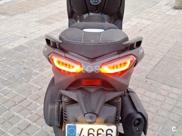 Yamaha XMAX 300 - Vista 4