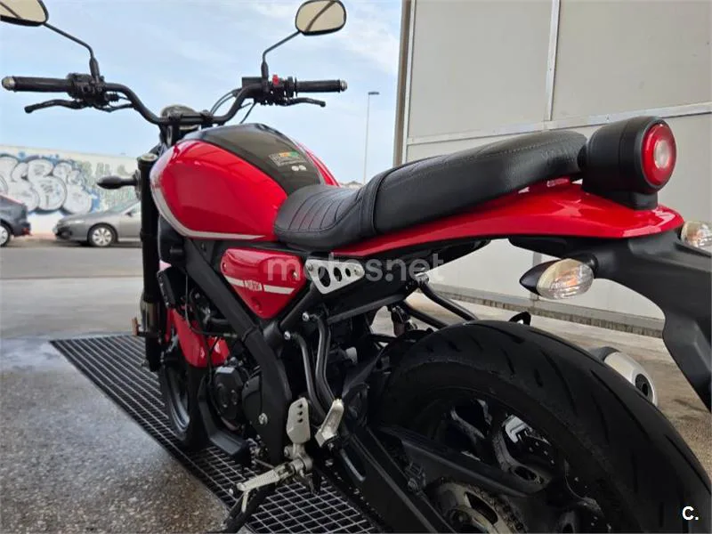 Yamaha XSR125 - Vista 4