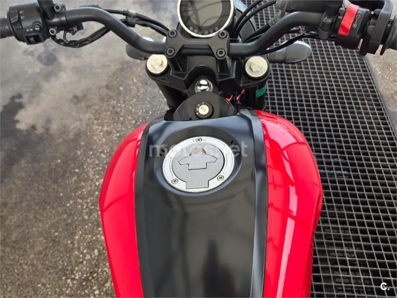 Yamaha XSR125 - Vista 8