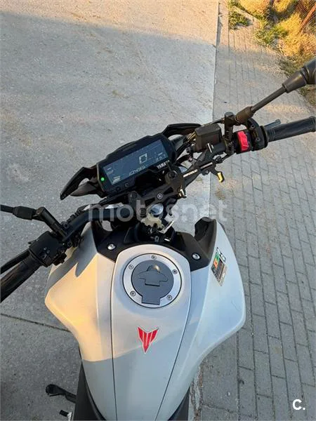 Yamaha MT-125 - Vista 8