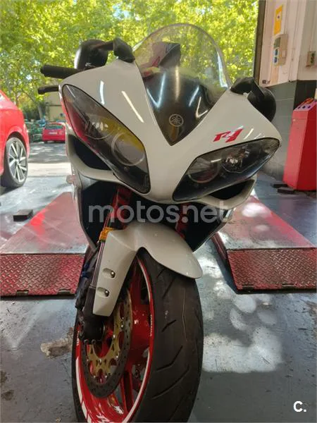 Yamaha YZF-R1 - Vista 3