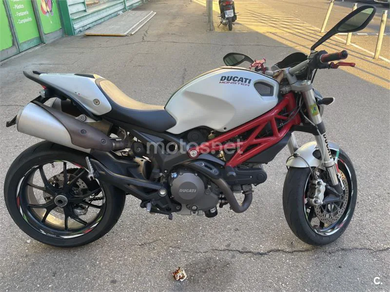 Ducati Monster 796 - Vista 3