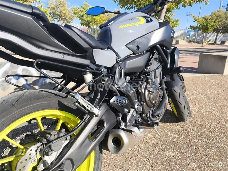 Yamaha MT-07 - Vista 4