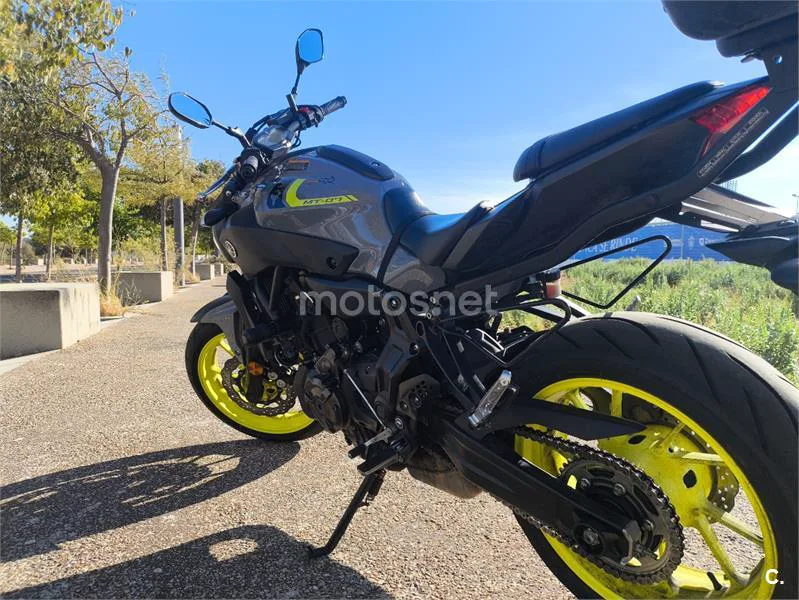 Yamaha MT-07 - Vista 8