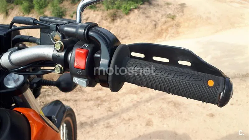 Yamaha Tricker - Vista 16