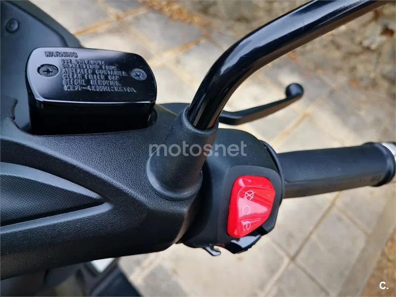 Yamaha XMAX 300 - Vista 5