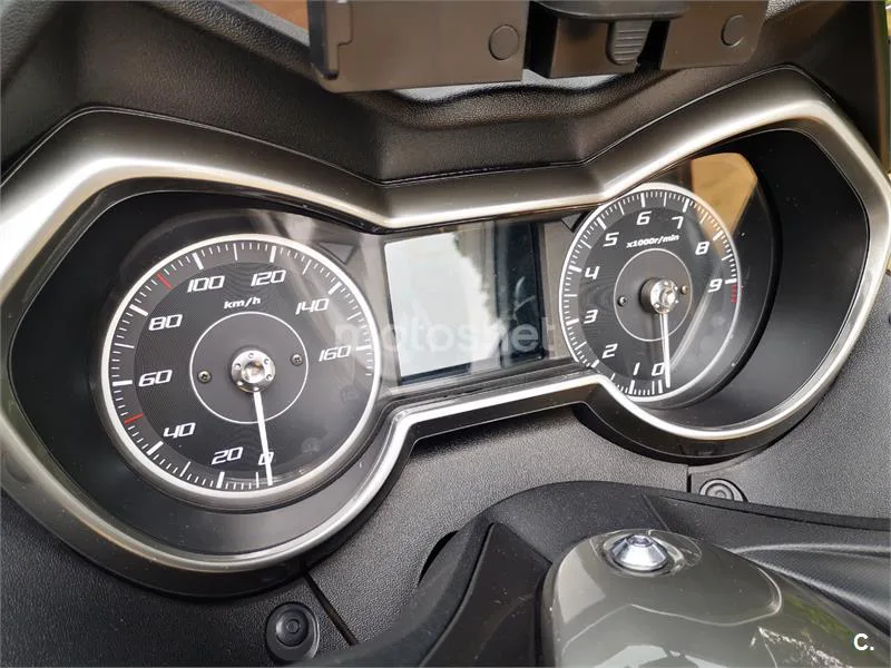 Yamaha XMAX 300 - Vista 6
