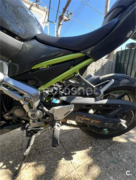 Kawasaki Z900 - Vista 3