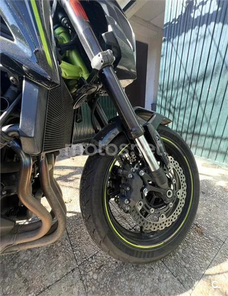 Kawasaki Z900 - Vista 4