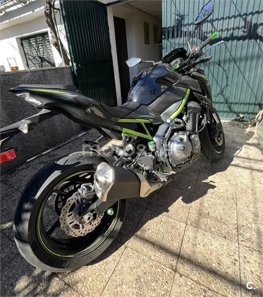 Kawasaki Z900 - Vista 10