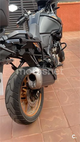 Suzuki V-Strom 1050 - Vista 3