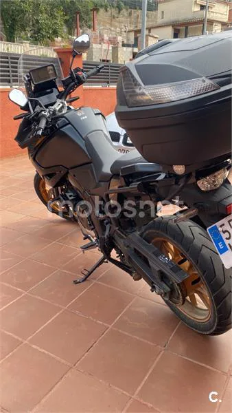 Suzuki V-Strom 1050 - Vista 4