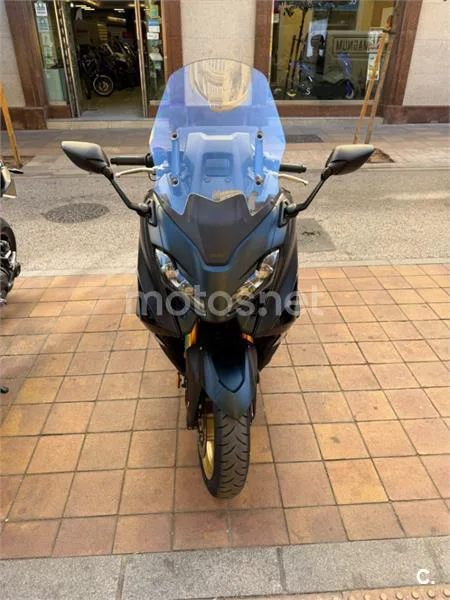 Yamaha TMAX - Vista 3