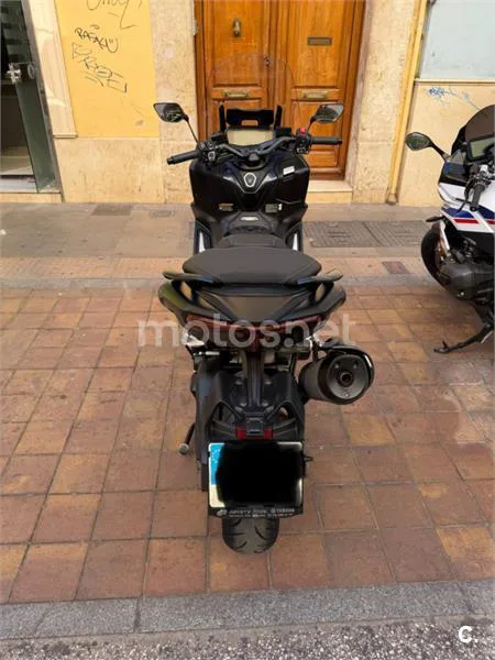 Yamaha TMAX - Vista 4