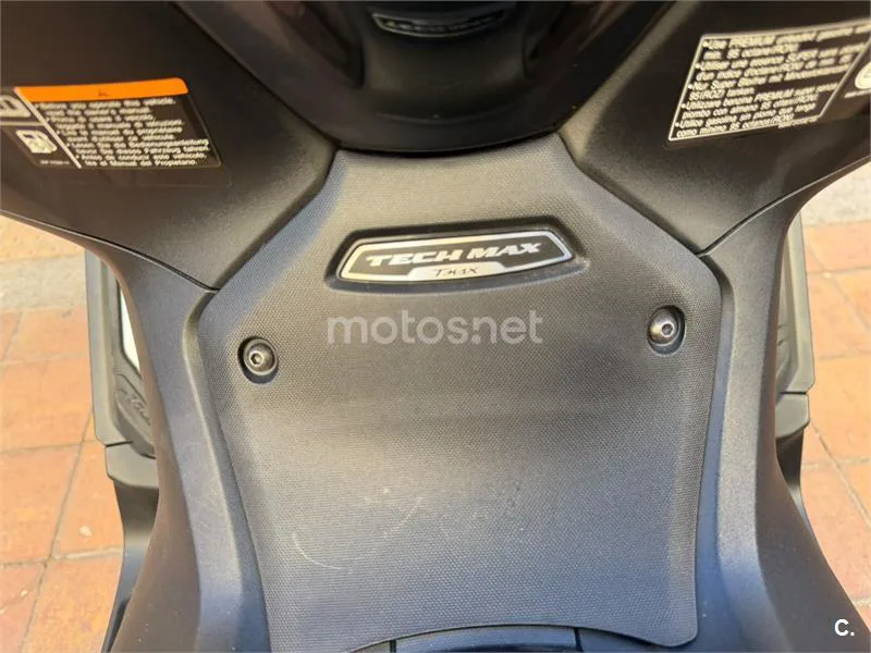 Yamaha TMAX - Vista 5