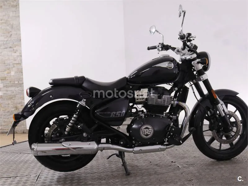 Royal Enfield Super Meteor 650 - Vista 3
