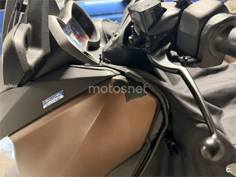 Yamaha XMAX 300 - Vista 12