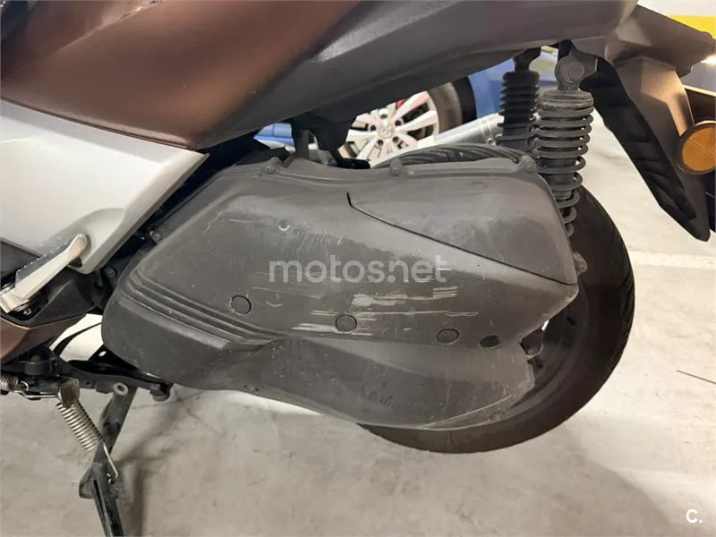 Yamaha XMAX 300 - Vista 8