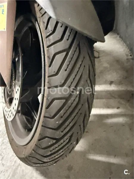 Yamaha XMAX 300 - Vista 9