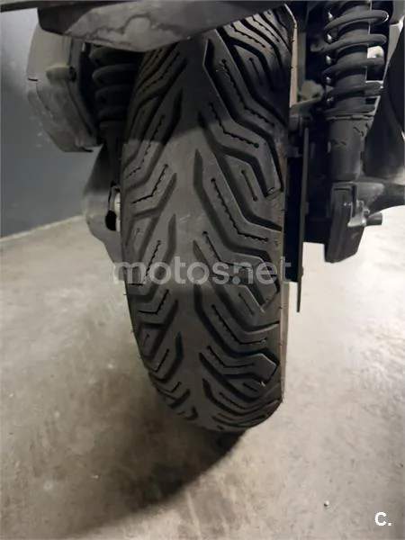 Yamaha XMAX 300 - Vista 10