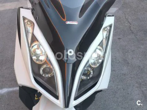 Kymco Super Dink 300 - Vista 4