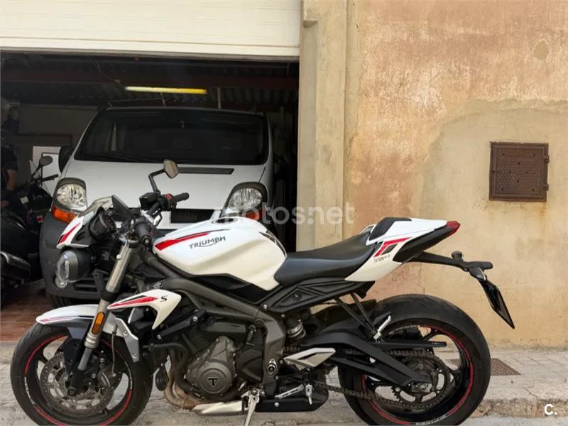 Triumph Street Triple 8000 € 2021 Valencia - 2