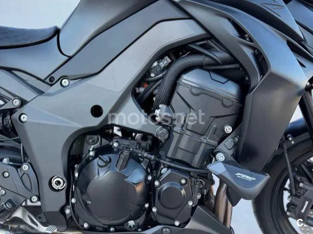 Kawasaki Z1000 - Vista 3