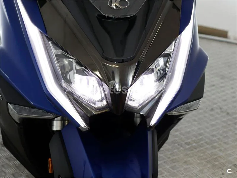 Kymco AK 550 - Vista 4